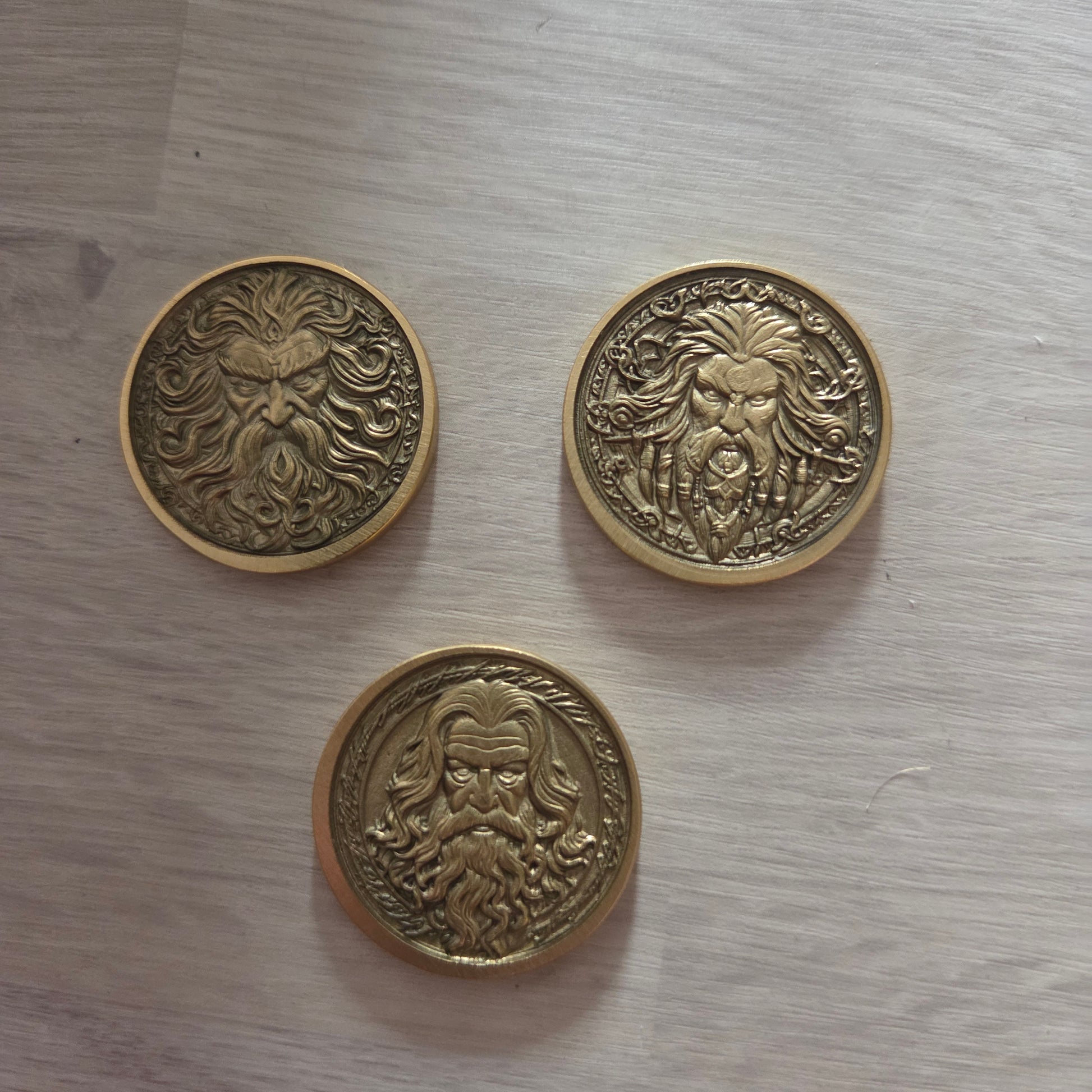 3 characters of Lord of the Rings embossed onto 3 brass coins on 1 coin Gandalf 2nd coin Gimli 3rd coin Théoden 